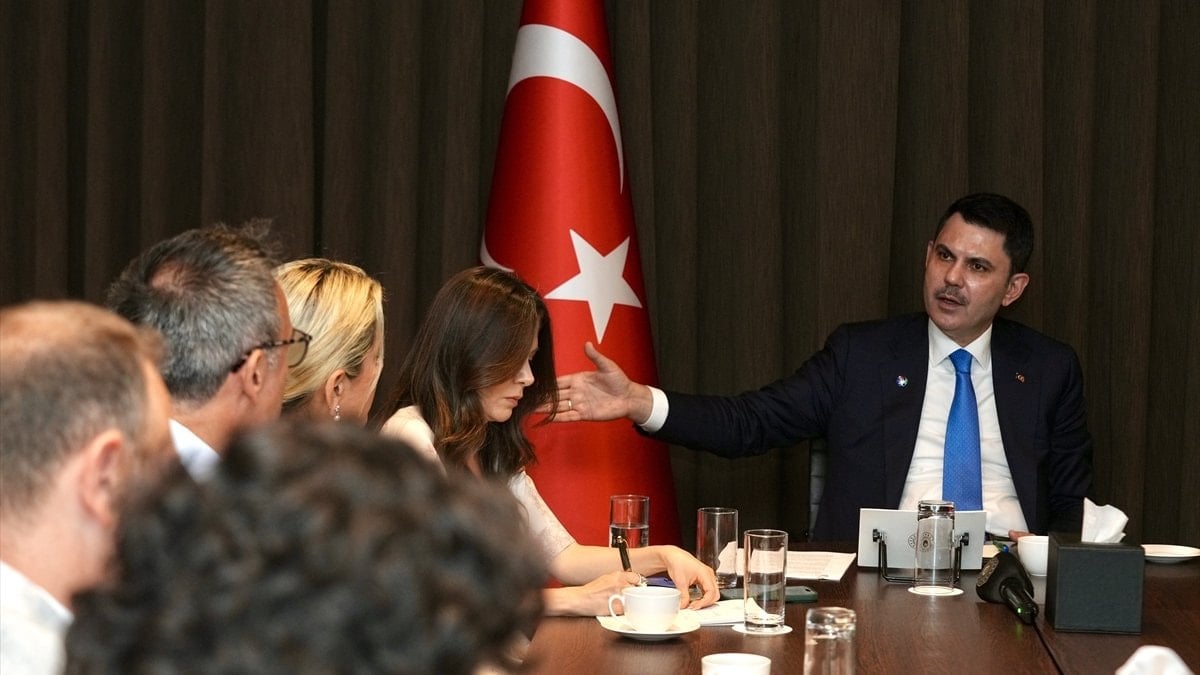Murat Kurum, Londra'da Türk gazetecilerin sorularını yanıtladı