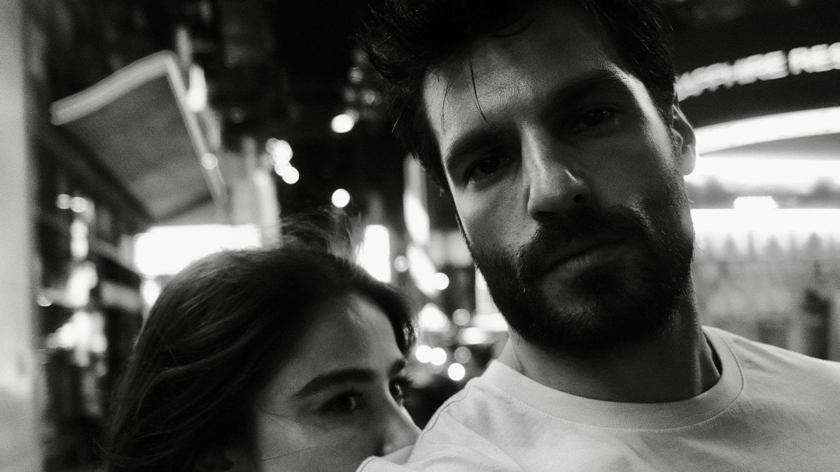 Özge Gürel Cannes'dan döndü! Eşiyle hasret giderdi