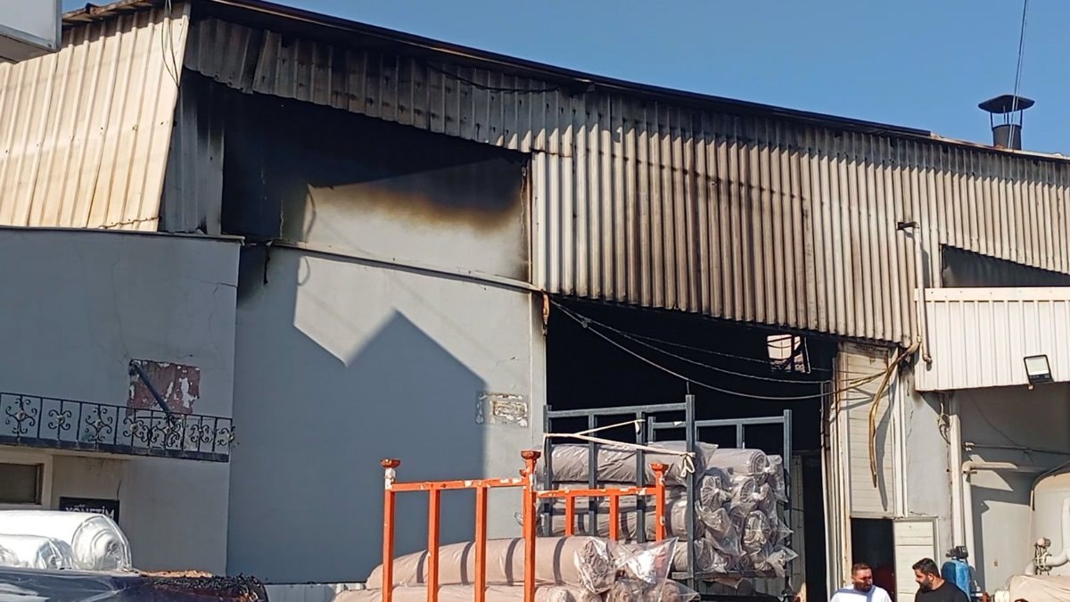 Bursa'da kumaş fabrikasında yangın çıktı