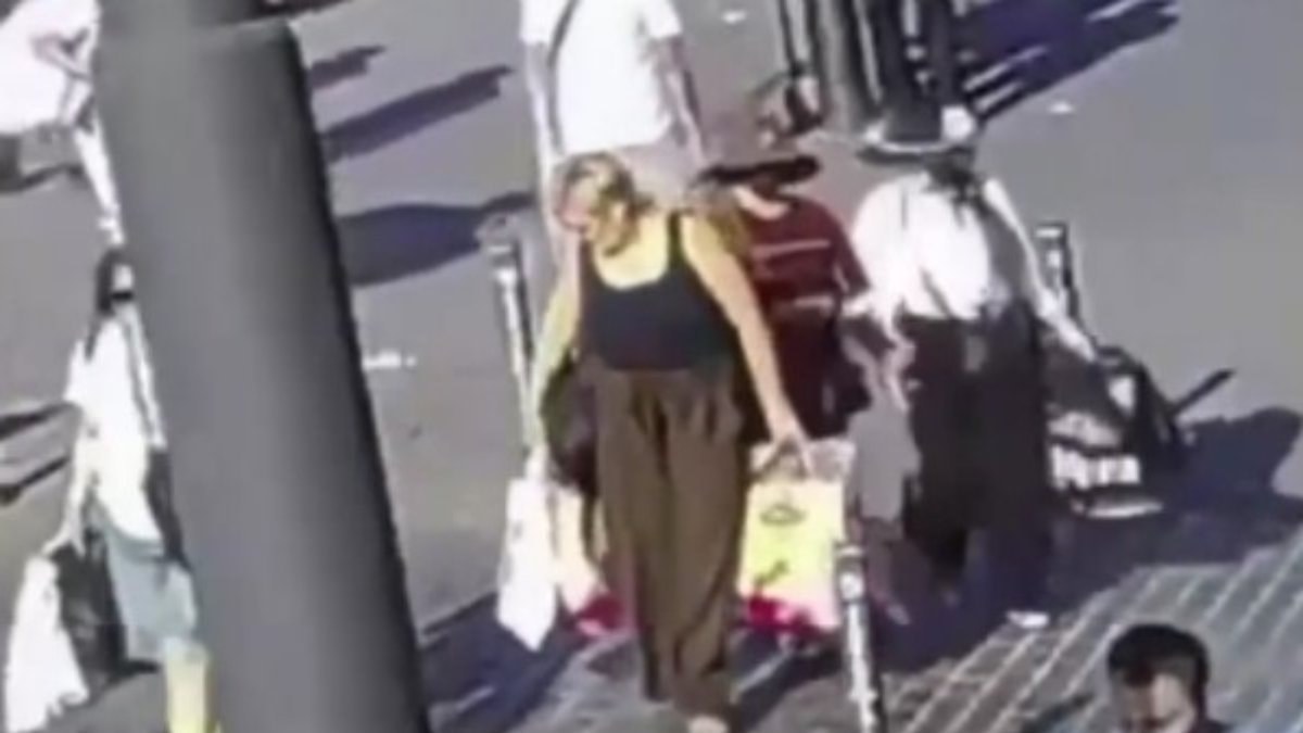 Fatih'te turistin cüzdanını çalan 2 çocuk şüpheli tutuklandı