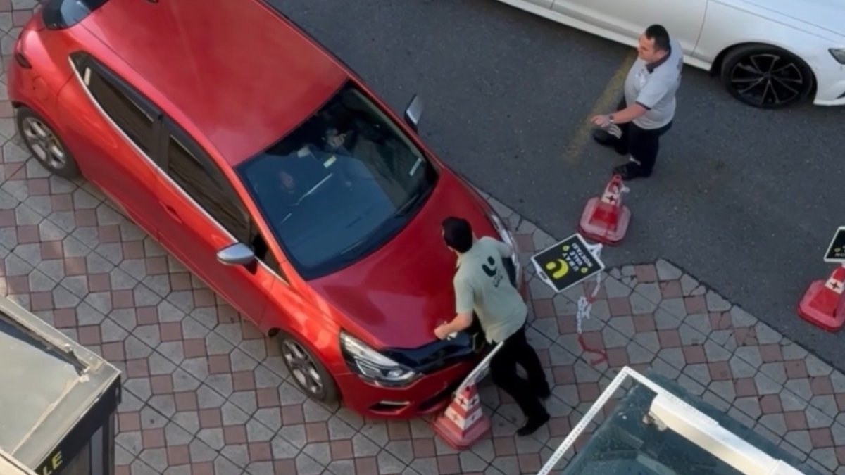 İstanbul'da otopark ücreti tartışması: Aracı, valenin üzerine sürdü