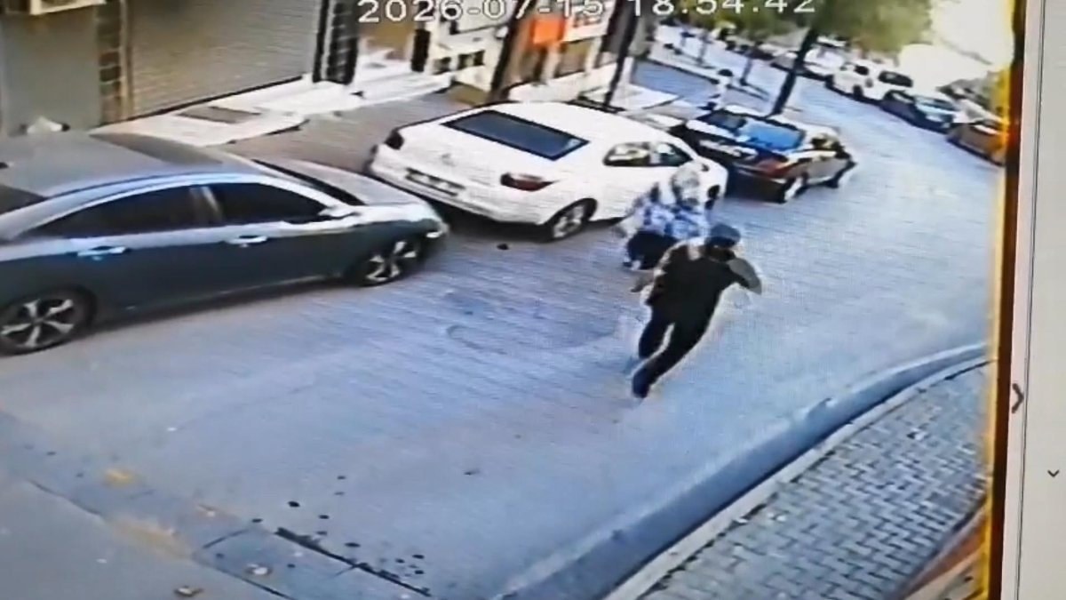 İstanbul'da yolda yürüyen kadına saldırı; arkasından yaklaşıp yumruk attı