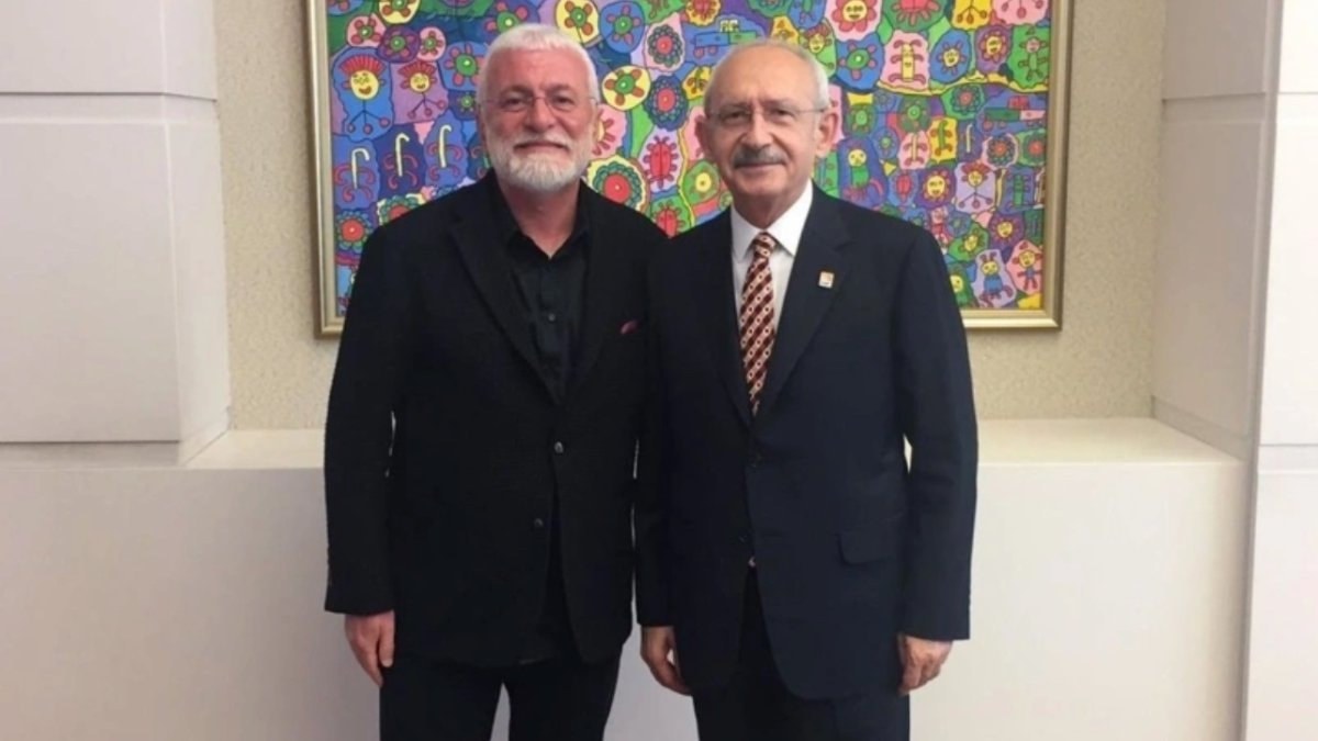 Kılıçdaroğlu için şarkı yapan Onur Akın, Kılıçdaroğlu'nun genel başkanlığı nedeniyle CHP'den istifa etti