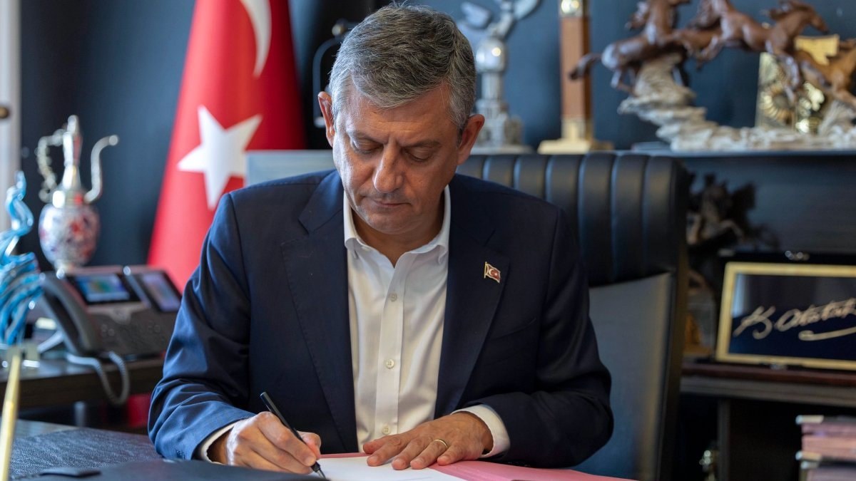Özgür Özel'in 'Yeni Parti'si için dilekçe bakanlığa gidiyor