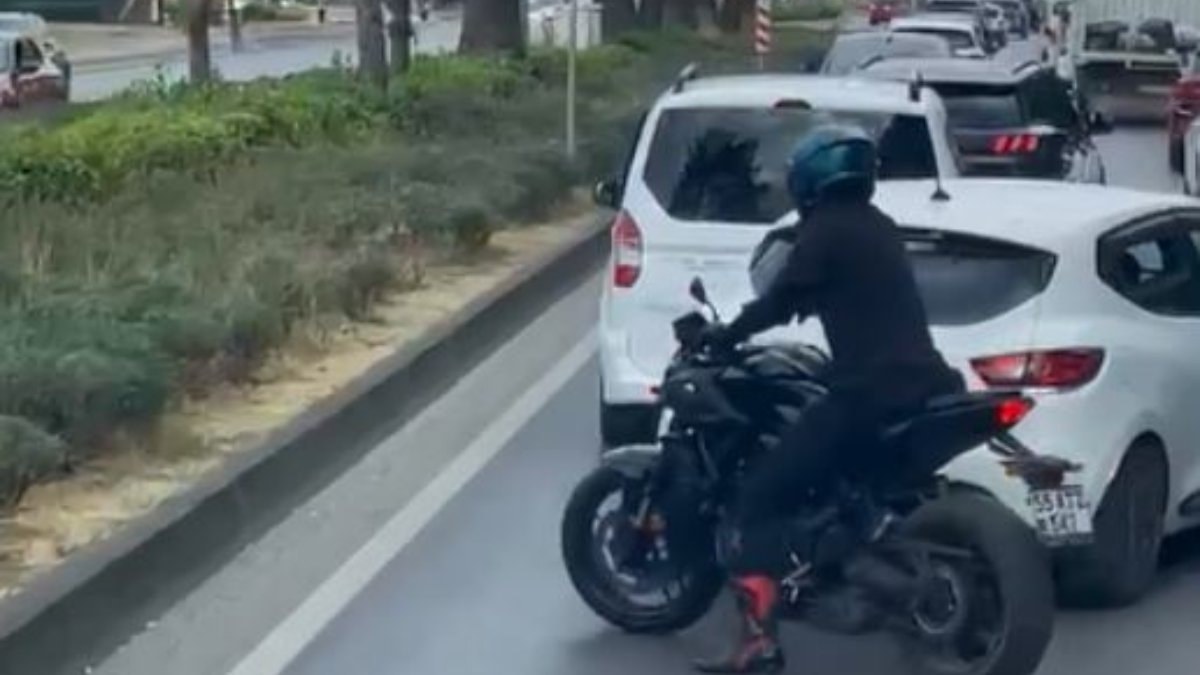 Samsun'da motosiklet sürücüsü itfaiye aracına yol açtı