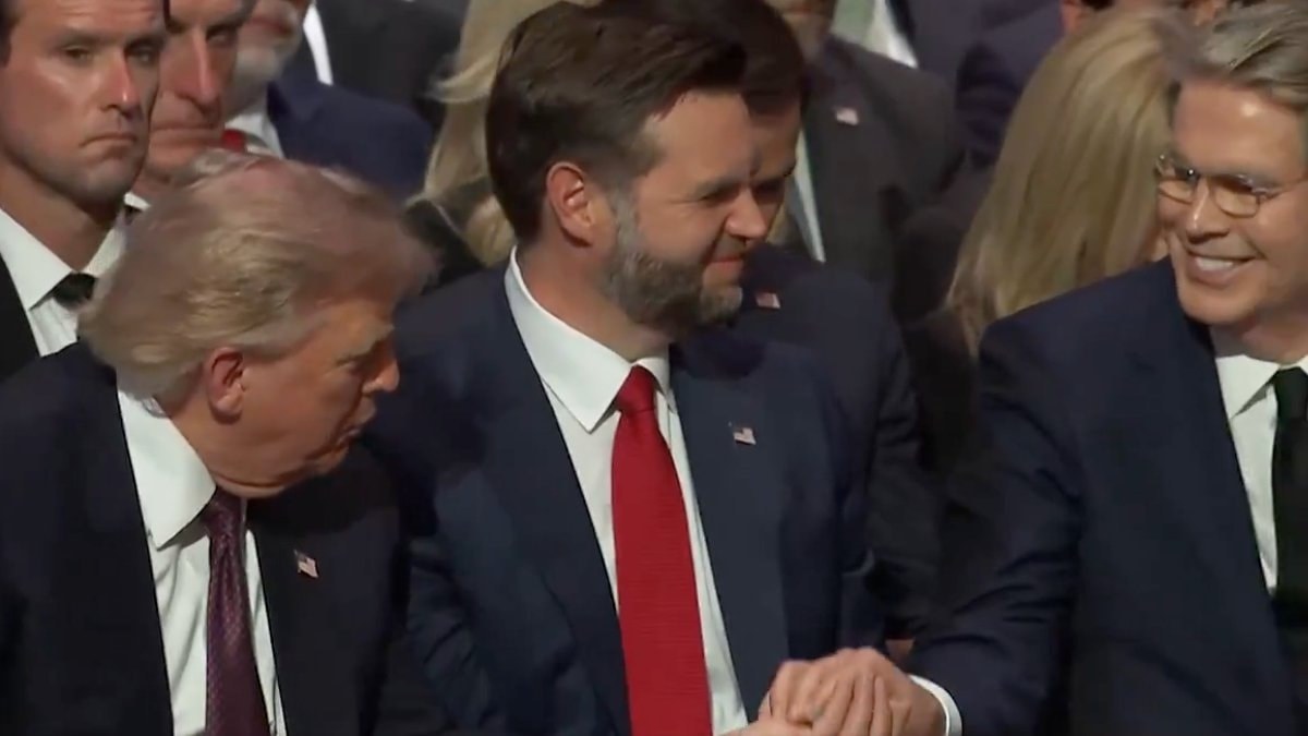 Trump ve Vance, ABD’li Senatör’ün cenazesinde şeker yedi