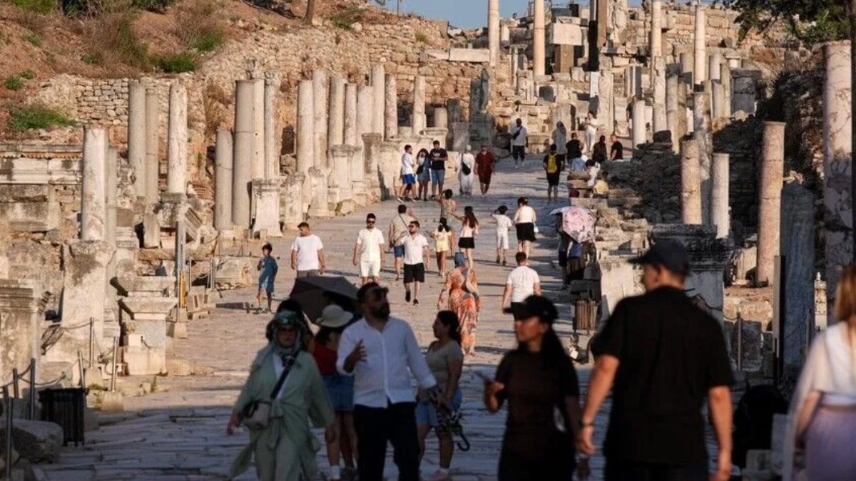 Vatandaş tatili için akraba ziyaretine ağırlık verdi