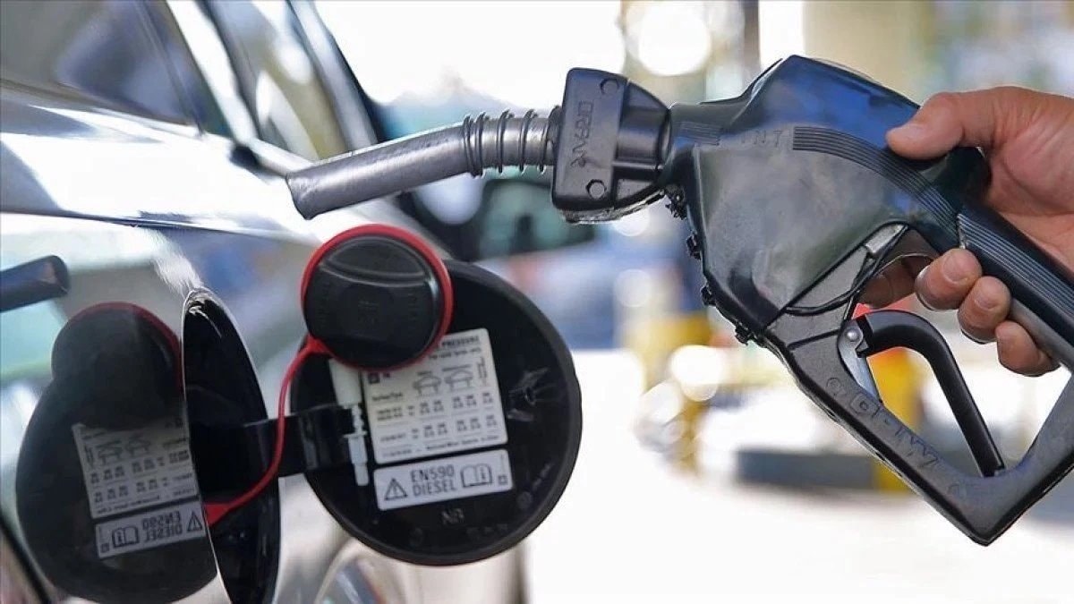 Benzine 1,56 lira zam: Pompa fiyatlarına yansıdı