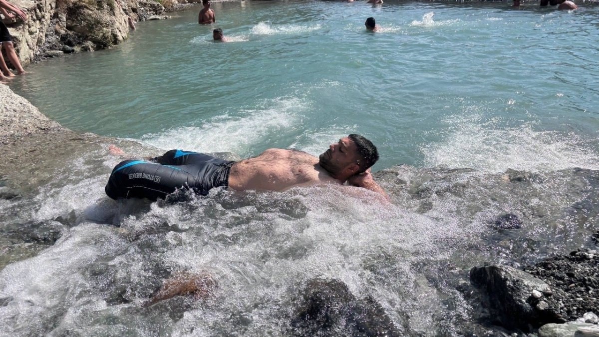 Erzincan'da 40 derece sıcakta ilginç serinleme