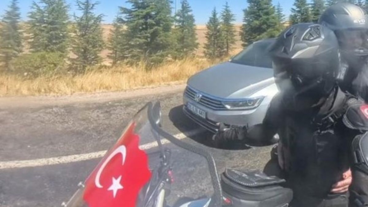 Eskişehir'de otomobil sürücüsü, motosikleti sağından teğet geçti