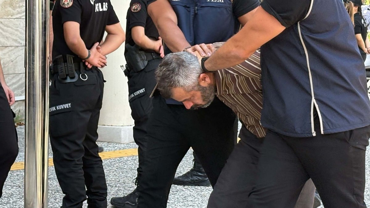 FETÖ'cü Burkay Karatepe'nin ablası da gözaltında