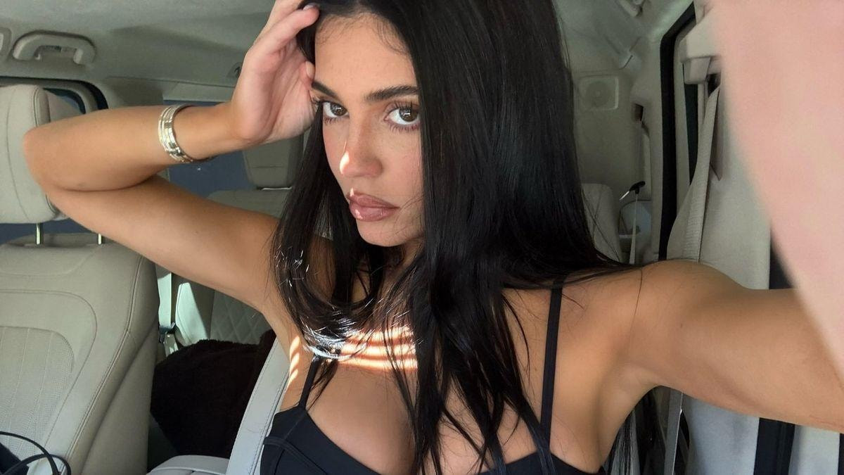 Kylie Jenner suskunluğunu bozdu: Hamilelik iddialarına yanıt verdi