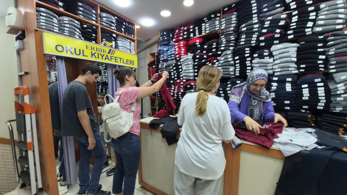 Okul alışverişinde hareketlilik başladı