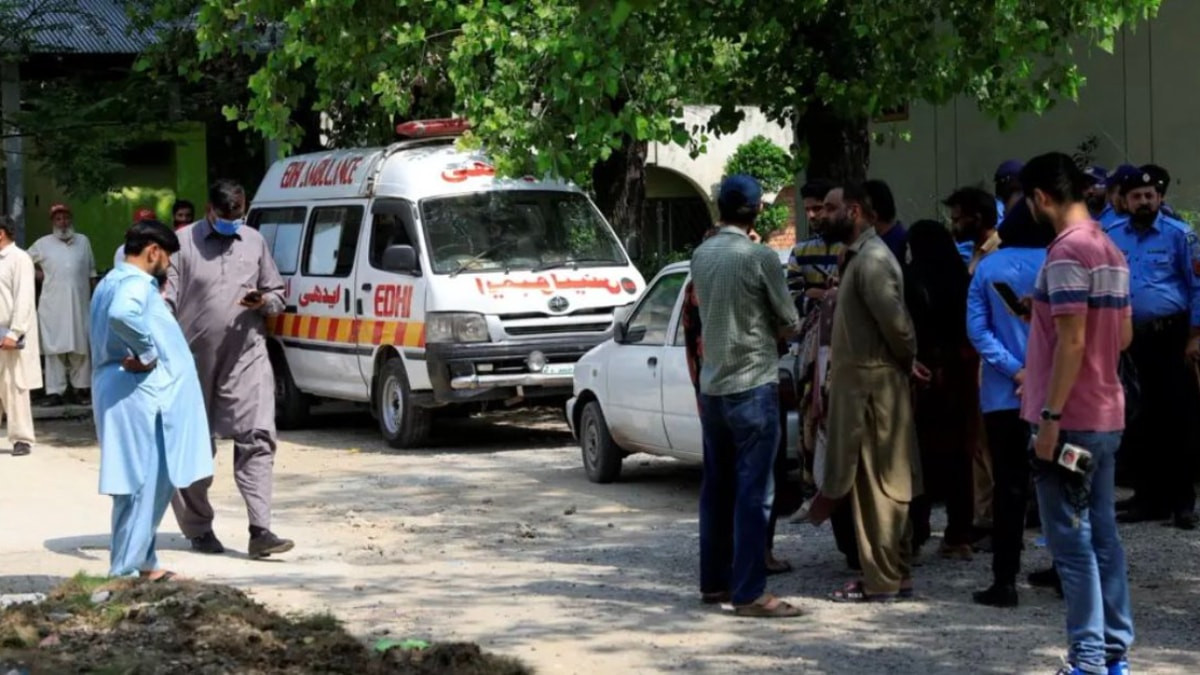 Pakistan'da bir hastanenin yenidoğan ünitesinde çıkan yangında 15 bebek öldü