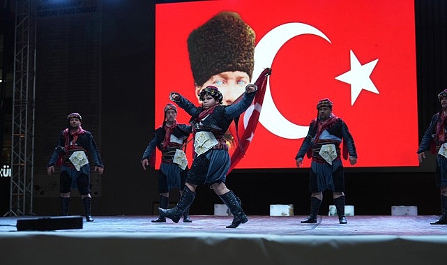 Saray'da Halk Dansları Gecesi'ne büyük ilgi