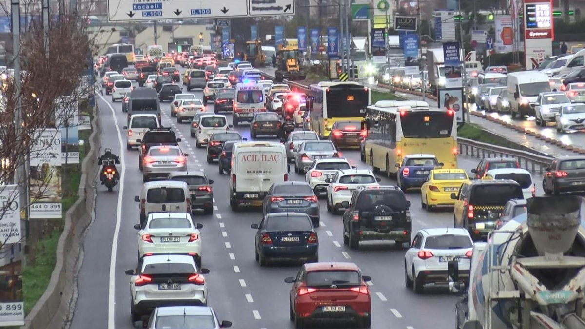 Türkiye'de illere göre otomobillerin yaş ortalamaları açıklandı