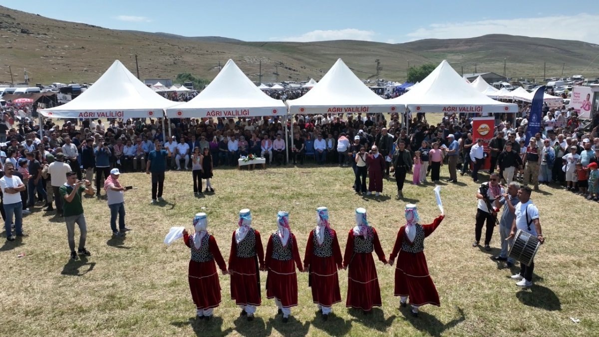 Türkiye'nin en yüksek rakımlı tatlı su gölü Balık Gölü'nde şenlik coşkusu