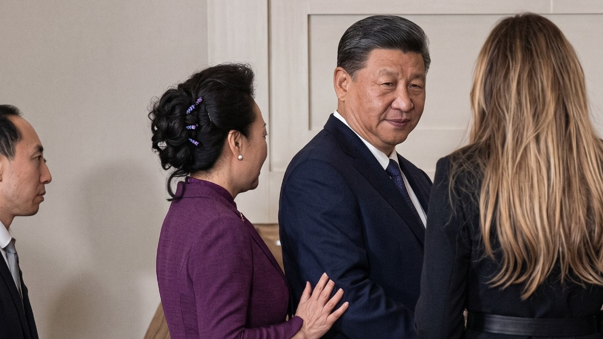 ABD'de Şi Cinping'in Melania Trump ile sohbeti uzayınca, eşi devreye girdi