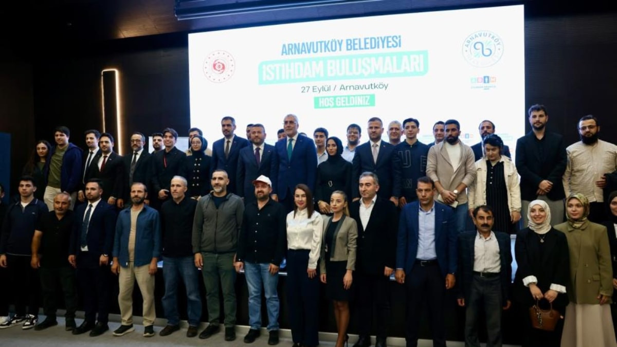 Bakan Işıkhan, Arnavutköy Belediyesi'nin istihdam çalışmaları kapsamında üreten gençlerle buluştu