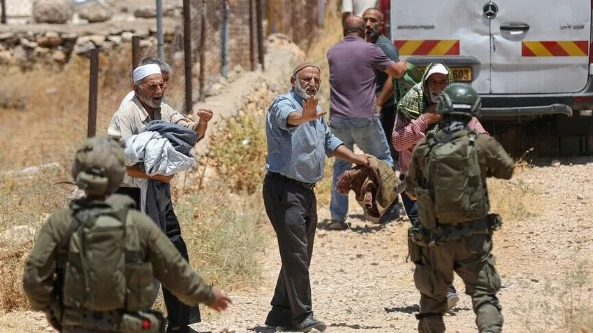 Filistin topraklarını gasbeden İsrailliler, 2 Filistinliyi yaraladı