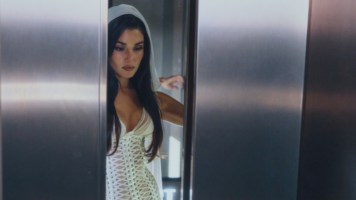 Hande Erçel davete gelin gibi katıldı! Hayranları beğeni yağdırdı