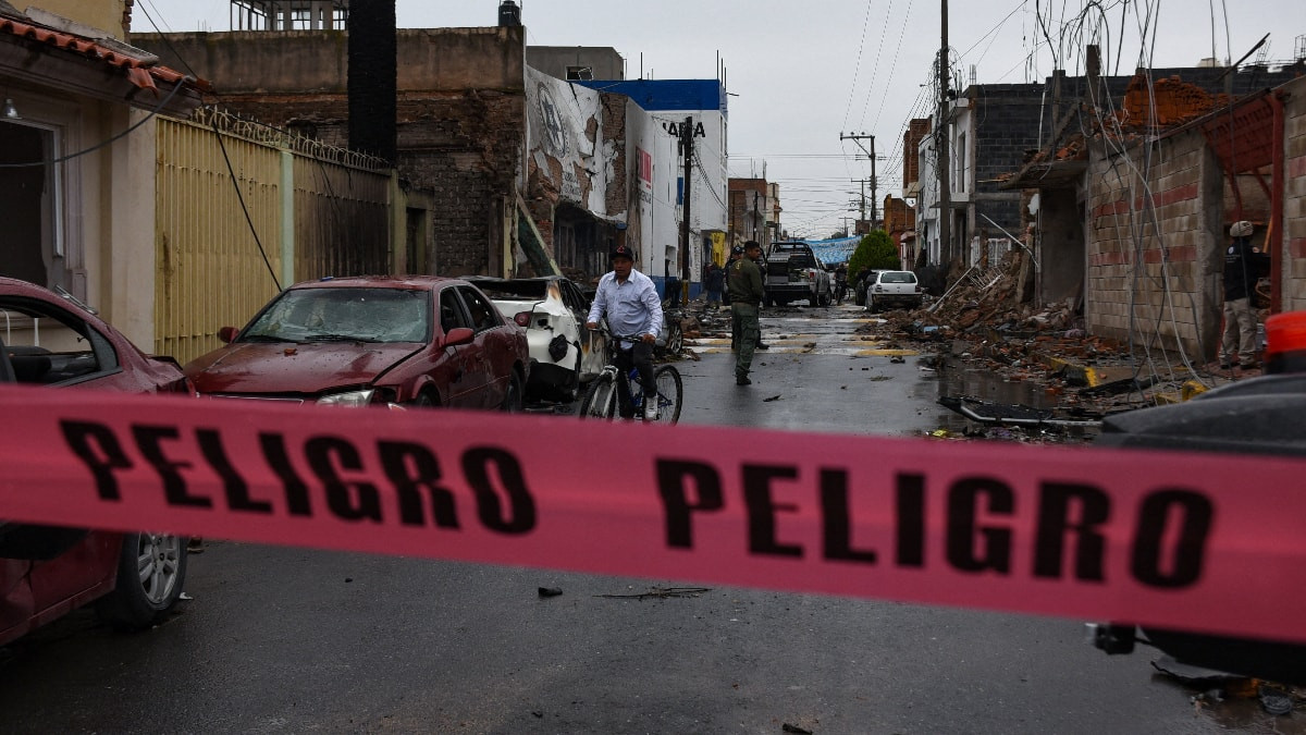 Meksika'da polis karakoluna bombalı saldırı: 2'si ağır 10 yaralı