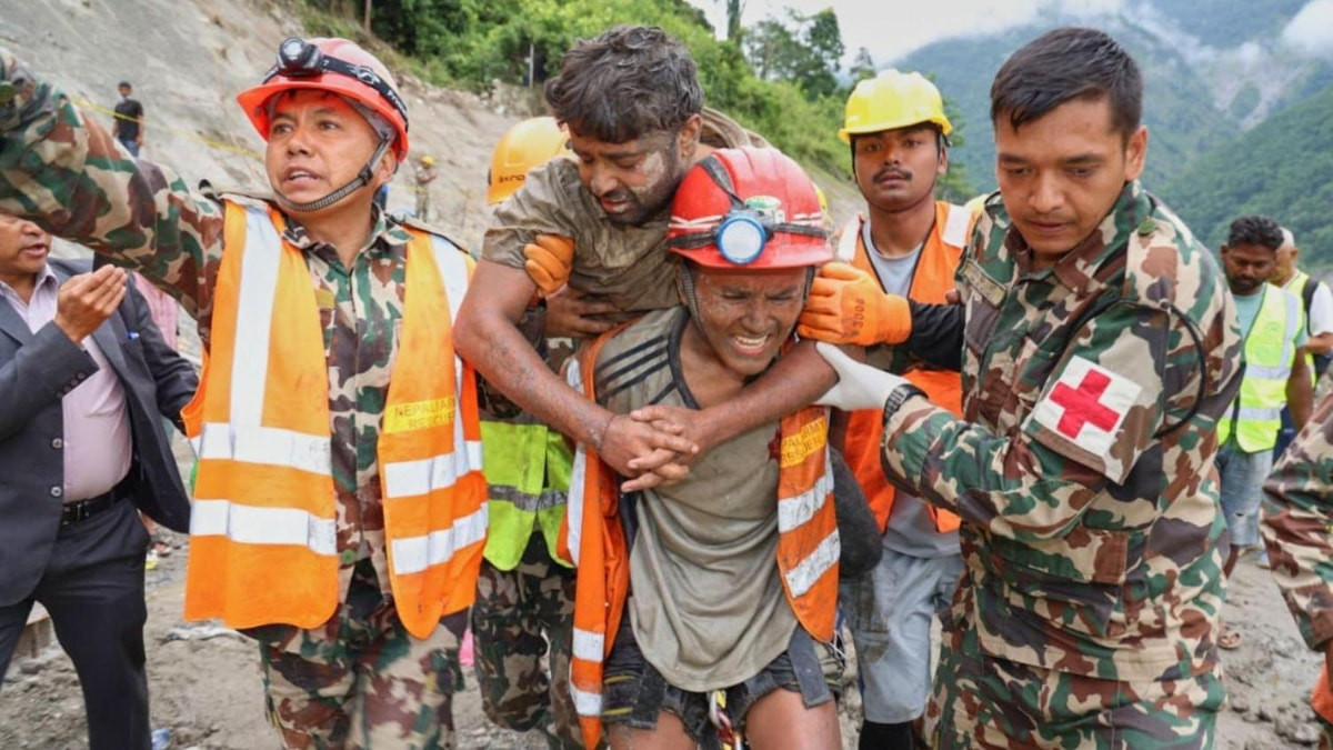 Nepal'da mucize kurtuluş: 9'uncu günde sağ bulundular
