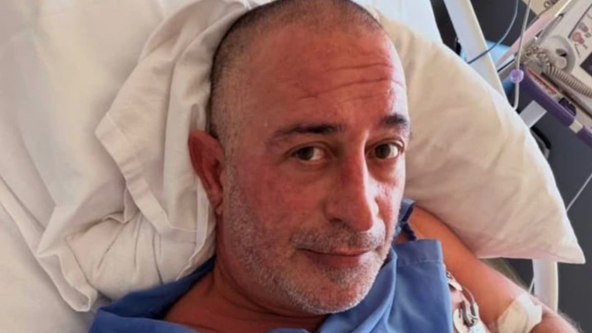 Taburcu olan Cem Yılmaz ailesiyle buluştu