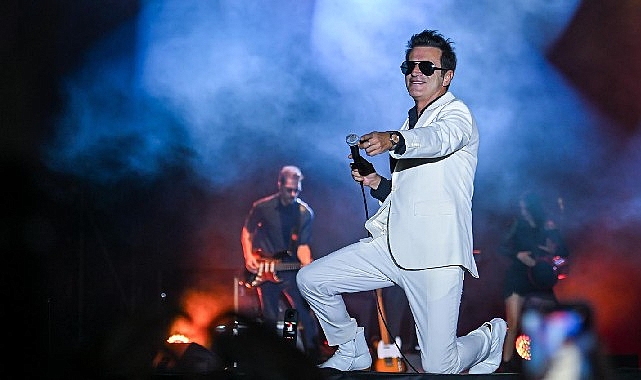 Teoman'dan 95. İzmir Enternasyonal Fuarı'nda müzik şöleni