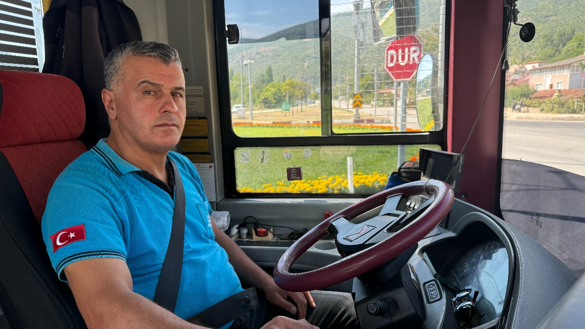 Tokat'ta otobüste fenalaşan yolcuyu hastaneye yetiştirdi