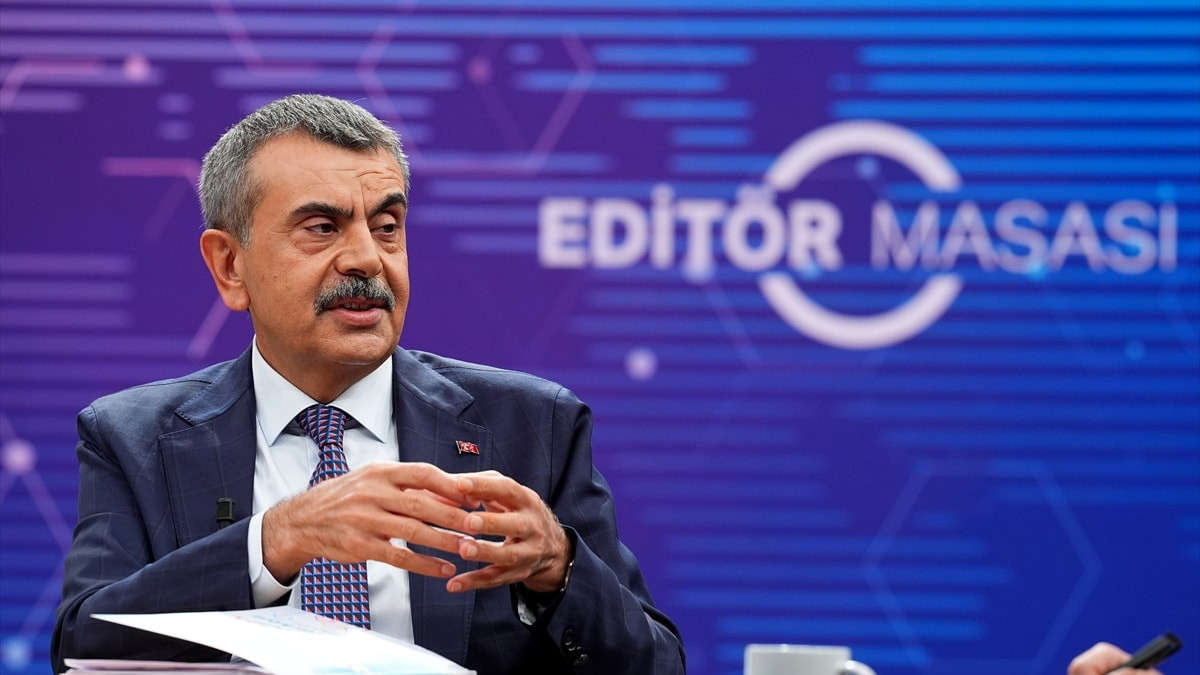 Yusuf Tekin, öğretmenlere önlük düzenlemesi hakkında konuştu