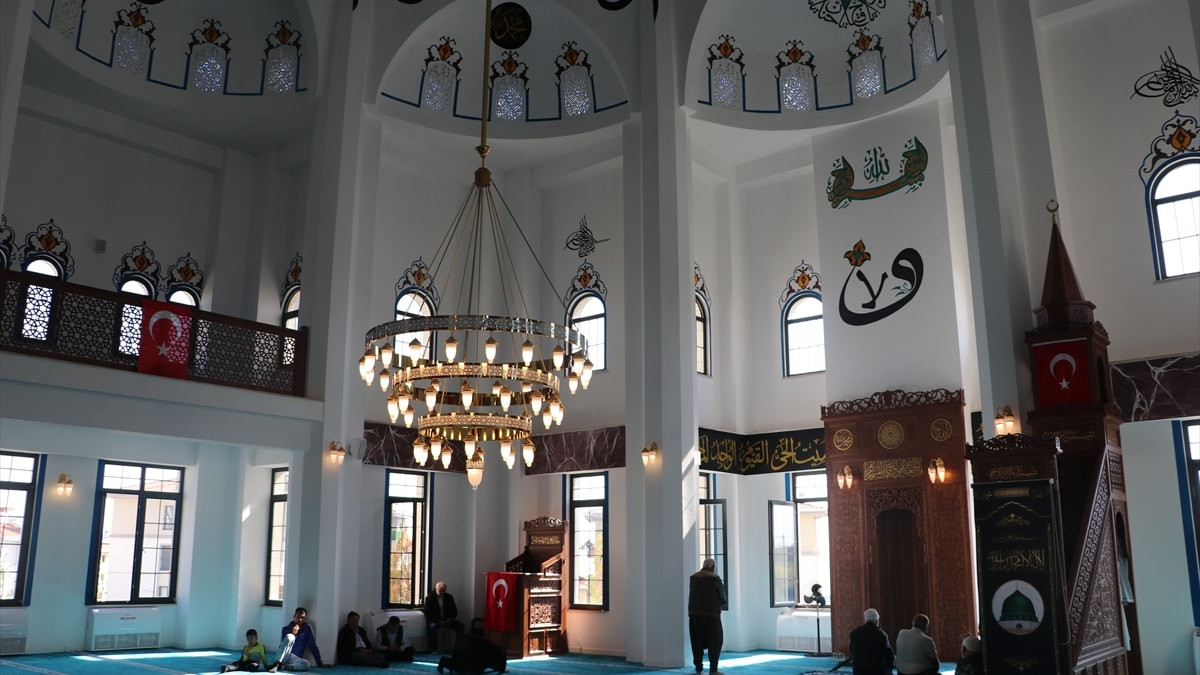 Hatay'da 6 Şubat depreminin ardından 138'inci cami ibadete açıldı