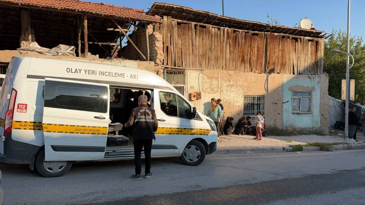 Malatya'da kendisini terk eden kadın ile annesini bıçakladı