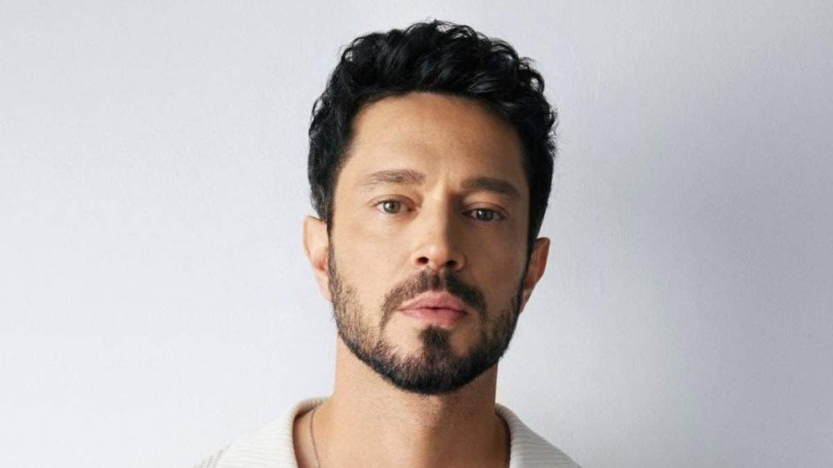 Murat Boz, İstanbul'da sağanak yağış sonrası stüdyoda mahsur kaldı