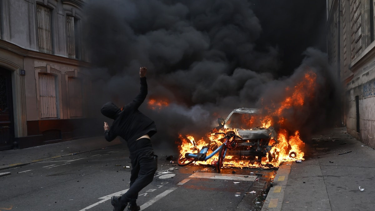 Paris'teki protestolarda 195 kişi gözaltına alındı