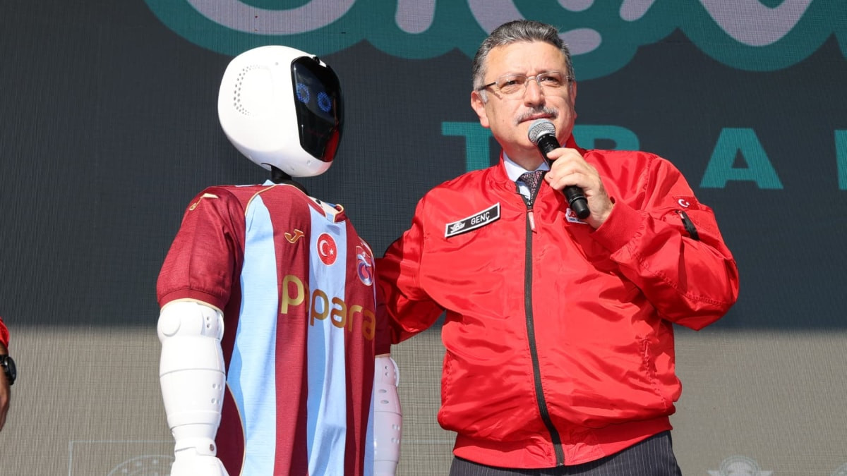 Trabzon'da BilimFest açılışını yapay zeka robot yaptı